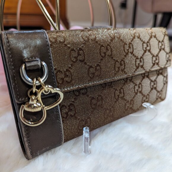 Gucci Hombre Shimmery Wallet with Charms - Picture 12 of 14